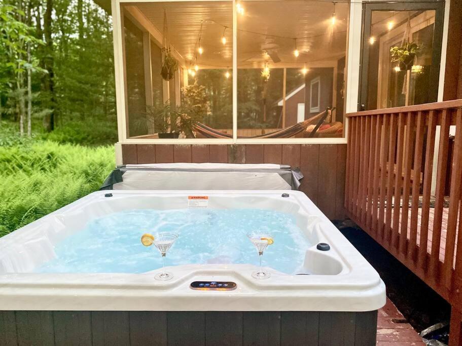 Сasa de vacaciones Retreat W/ Hot Tub, Short Walk To & Pool Jim Thorpe