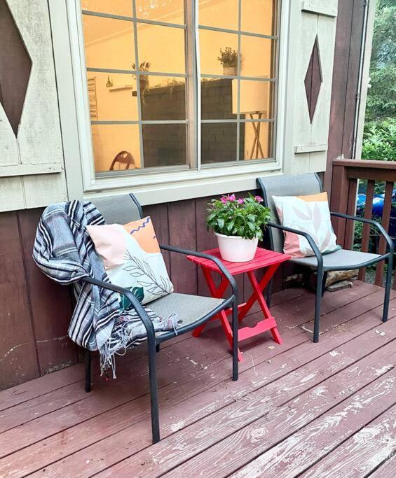 Retreat W/ Hot Tub, Short Walk To & Pool *