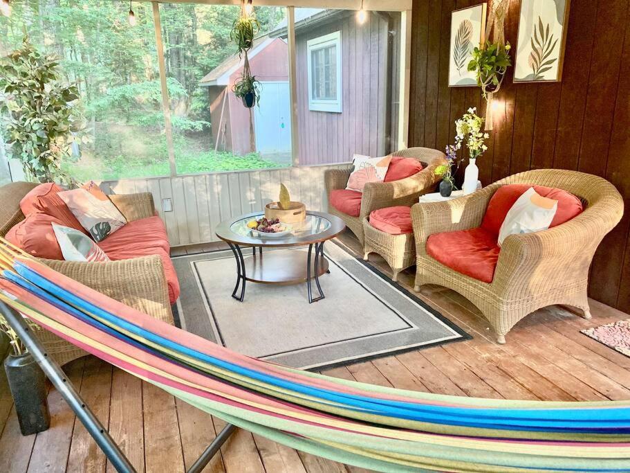 Retreat W/ Hot Tub, Short Walk To & Pool