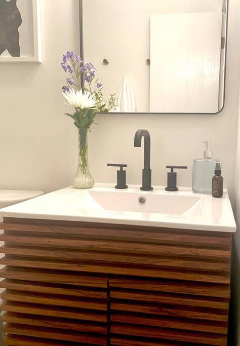 Holiday home Retreat W/ Hot Tub, Short Walk To & Pool