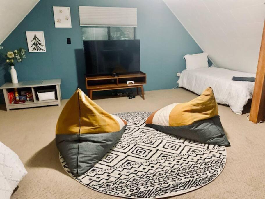 Holiday home Retreat W/ Hot Tub, Short Walk To & Pool *