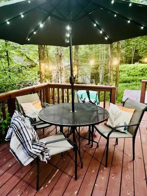 Retreat W/ Hot Tub, Short Walk To & Pool * Jim Thorpe