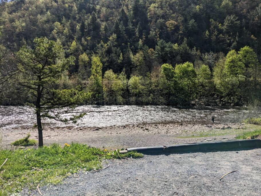 Retreat W/ Hot Tub, Short Walk To & Pool Jim Thorpe