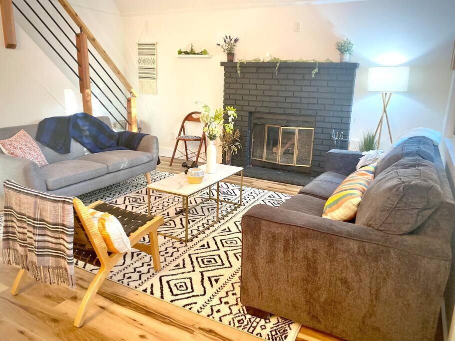 Holiday home Retreat W/ Hot Tub, Short Walk To & Pool Jim Thorpe